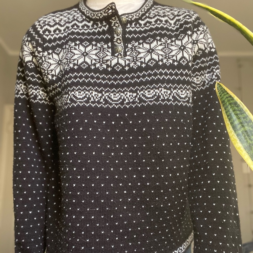 Vintage black and white winter patterned sweater